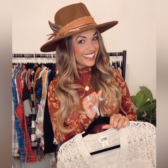 @chantall_me is LIVE! - Picture 8 of 17